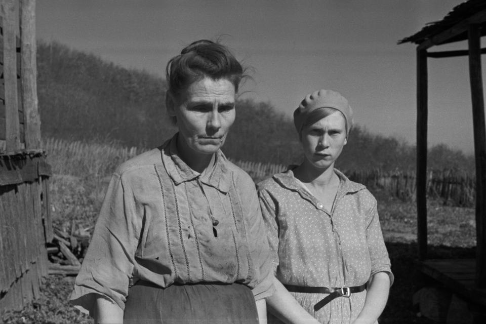 Fannie Corbin and one of her twenty-two children, Shenandoah National Park, October 1935