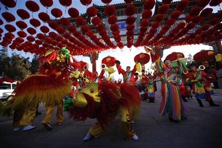 Traditional dancers perform during the opening of the temple fair for celebrating the Chinese New Year at Ditan Park, also known as the Temple of Earth, in Beijing January 30, 2014. REUTERS/Kim Kyung-Hoon