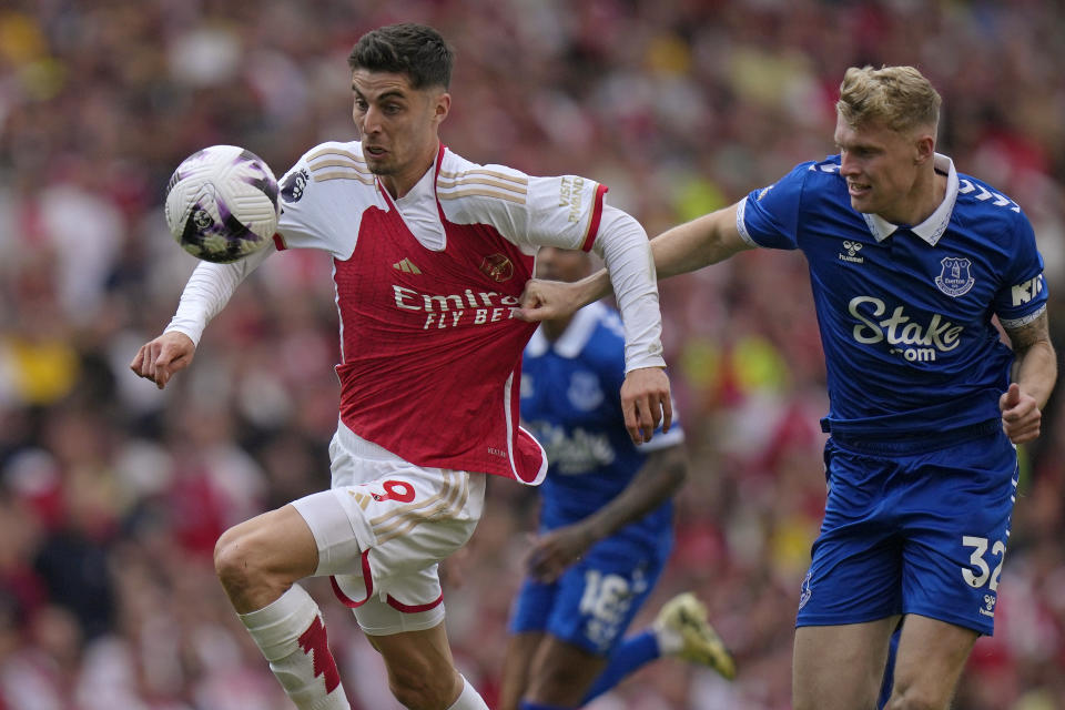 Arsenal's Kai Havertz, left, and Everton's Jarrad Branthwaite battle for the ball during the English Premier League soccer match between Arsenal and Everton at the Emirates stadium in London, Sunday, May 19, 2024. (AP Photo/Alastair Grant)