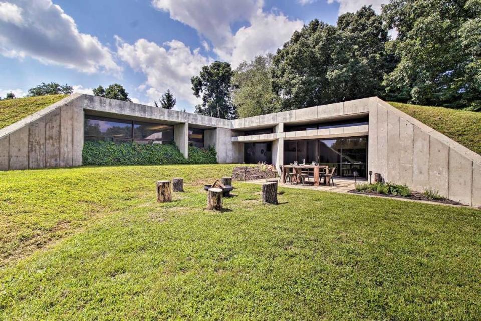 Unique ‘Earthouse’ Retreat with Spring-Fed Creek