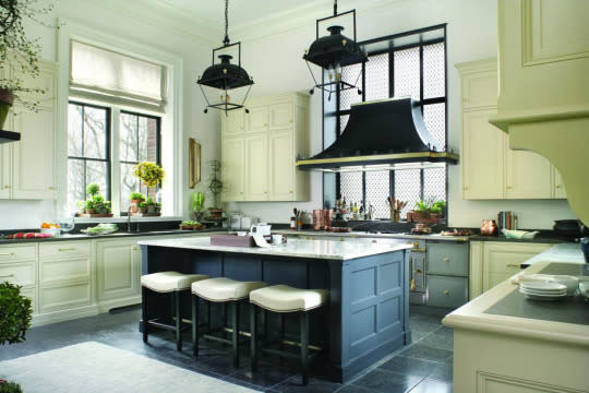 Contrasting cabinets