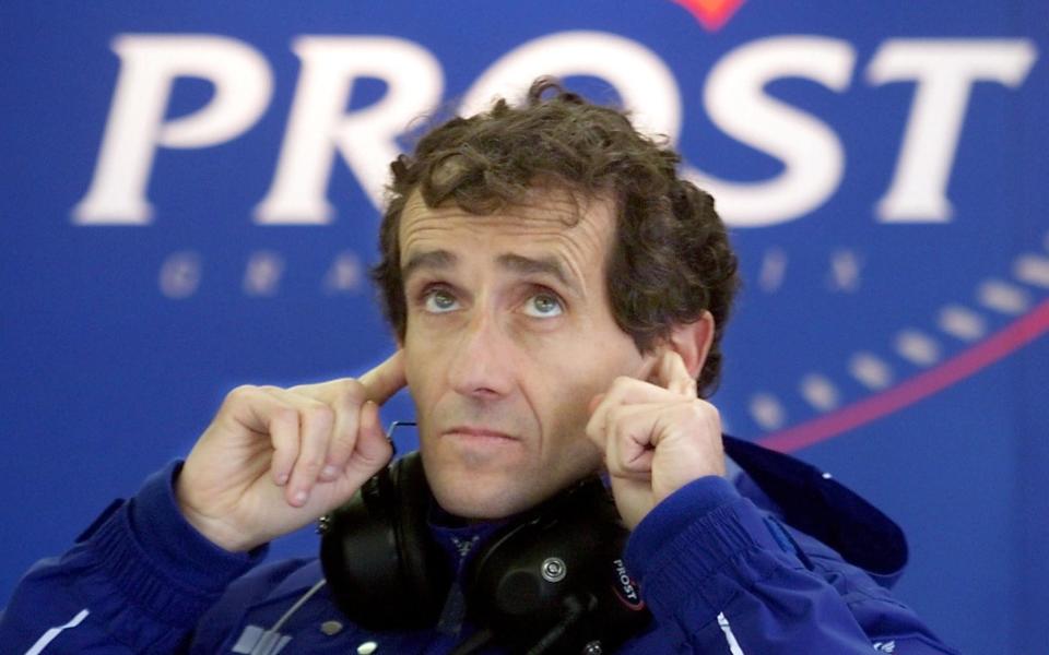 22 de abril de 2000 muestra a Alain Prost durante el Gran Premio de Silverstone - Pierre Verdy/AFP