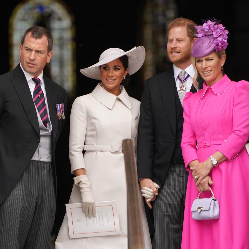 Jubileo de Platino de Isabel II: los duques de Sussex con los hermanos Peter y Zara. Sucedió en junio de 2022, entonces la tensión entre Harry con la Casa Real británica era máxima