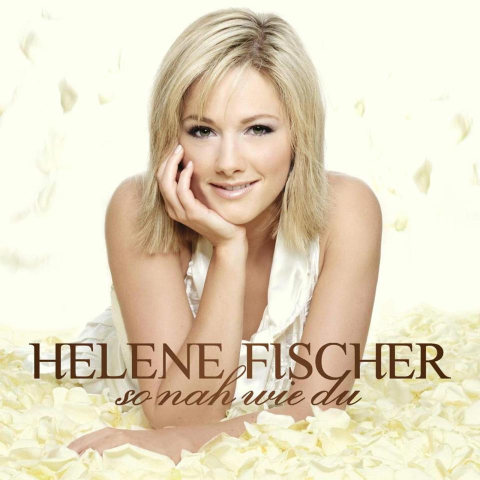 <p>Im Juni 2007 erschien "So nah wie du" (Platz fünf in den Charts), das zweite Album der damals 22-jährigen Helene Fischer, die im sibirischen Krasnojarsk zur Welt kam und als Vierjährige mit ihrer Familie nach Deutschland auswanderte. Auf dem Cover präsentiert sie sich sehr brav - von Superstar und Schlagerdiva noch keine Spur. (Bild: Electrola)</p>