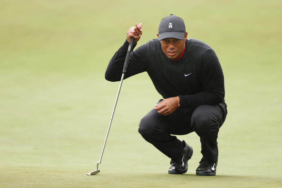 THOUSAND OAKS, CALIFORNIA - OCTOBER 25: Tiger Woods of the United States lines up a putt on the tenth green during the final round of the Zozo Championship @ Sherwood on October 25, 2020 in Thousand Oaks, California. (Photo by Ezra Shaw/Getty Images)