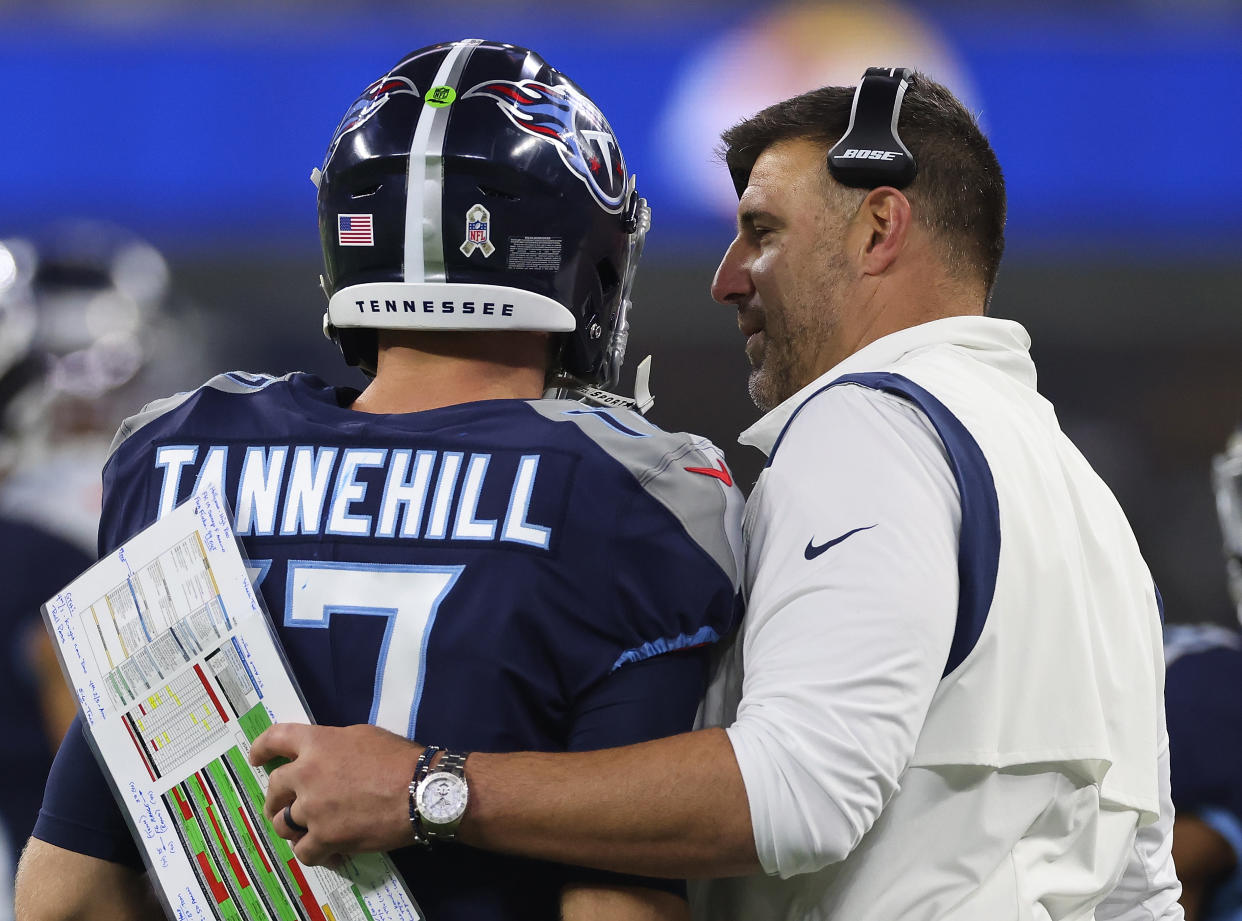 INGLEWOOD, CALIFORNIA - NOVEMBER 07:  Head coach Mike Vrabel converses with Ryan Tannehill #17 of the Tennessee Titans against the Los Angeles Rams during the fourth quarter at SoFi Stadium on November 07, 2021 in Inglewood, California. (Photo by Harry How/Getty Images)