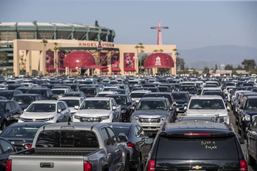ANAHEIM, CA, THURSDAY, APRIL 30 2020, - Thousands of rental cars are stored at Angel Stadium of Anaheim. (Robert Gauthier / Los Angeles Times)