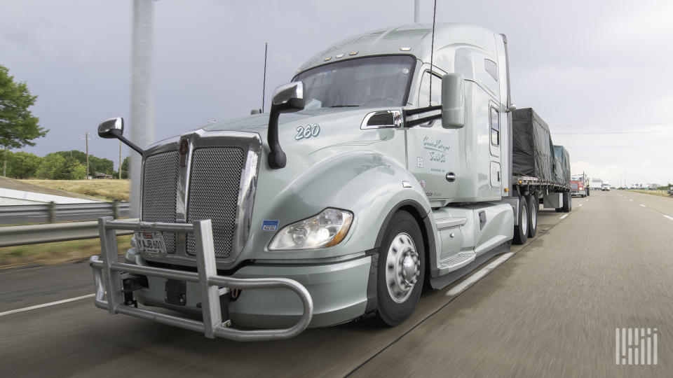 Demand for cross-border flatbed transportation has been bolstered by nearshoring and reshoring of manufacturing in Mexico and the U.S. (Photo: Jim Allen/FreightWaves)