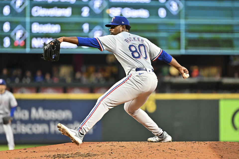 SEATTLE, WASHINGTON - 12 SEPTEMBER: Kumar Rocker #80 dari Texas Rangers, yang melakukan debutnya di MLB, melempar bola pada inning ketiga melawan Seattle Mariners di T-Mobile Park pada 12 September 2024 di Seattle, Washington. (Foto oleh Alika Jenner/Getty Images)