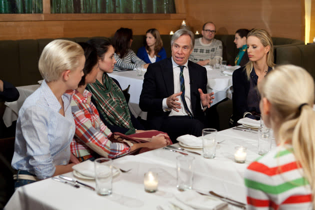 Mode-Prominenz: Karolina Kurkova holt Tommy Hilfiger an den Tisch (Bild: VOX)