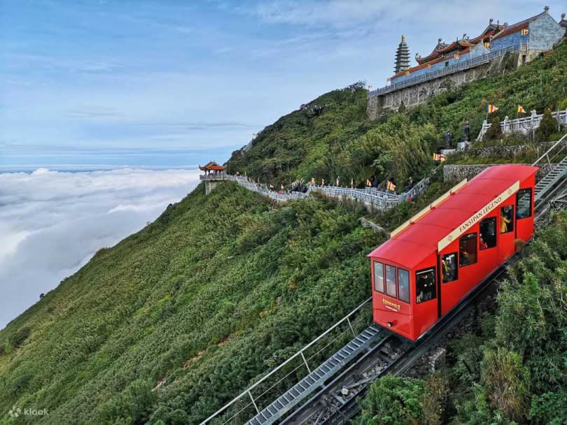 若要登頂需再換一段登山列車。（圖／Klook提供）