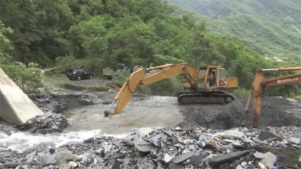 屏東霧大二號橋被土石淹沒　部落120人無水可用