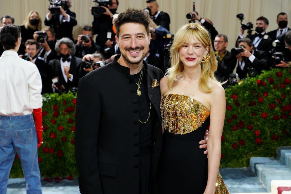NEW YORK, NEW YORK - MAY 02: (L-R) Marcus Mumford and Carey Mulligan attend The 2022 Met Gala Celebrating "In America: An Anthology of Fashion" at The Metropolitan Museum of Art on May 02, 2022 in New York City. (Photo by Jeff Kravitz/FilmMagic)
