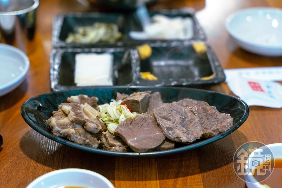 包括牛尾、牛腱心在內的白煮牛肉。（20,000韓元／份，約NT$473）