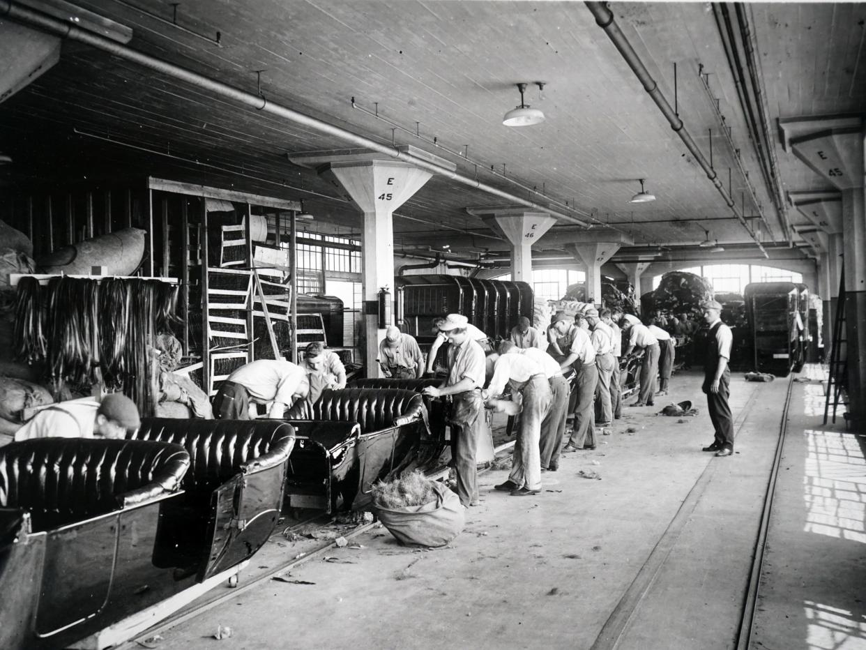 Photograph of the Ford Motor company production line. Detroit. Usa 1910.