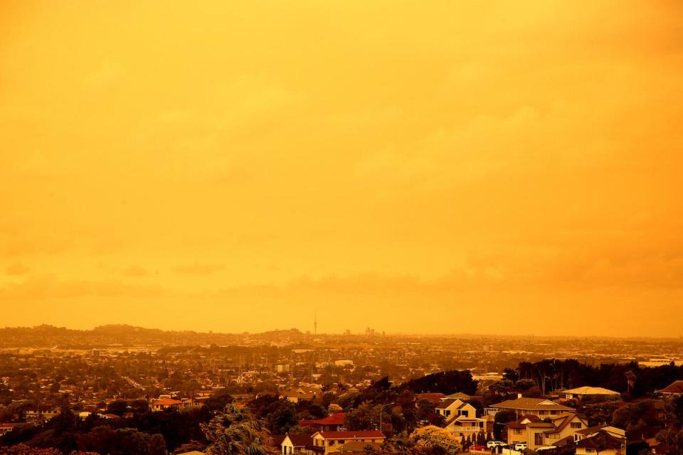 Auckland bushfire sky 6