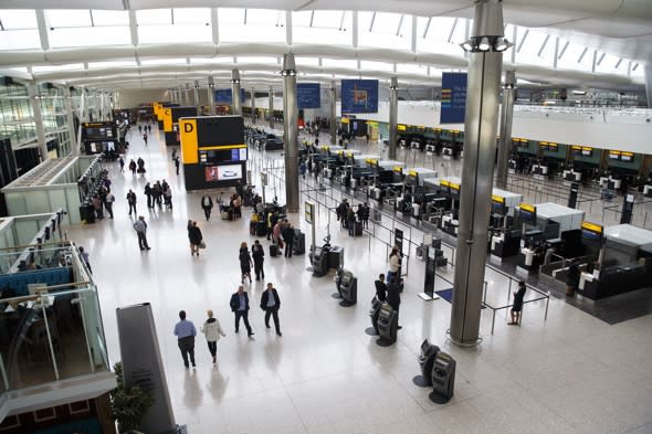 Passenger with loaded gun allowed to board flight to London