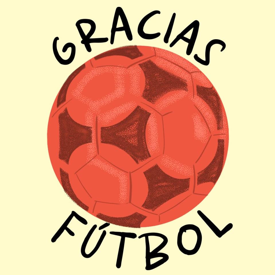 Soccer ball with words "gracias futbol" around it