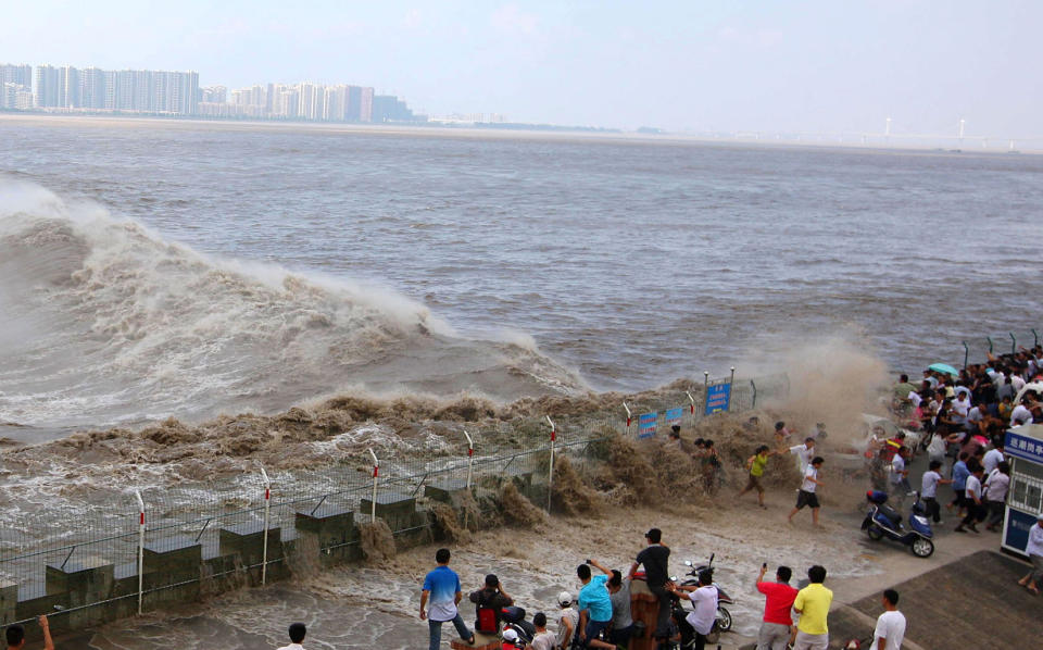 The dyke hit by strong waves, causing tides that injured 20 in China.