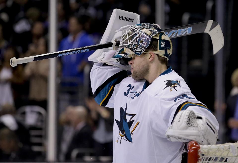 San Jose Sharks goalie Antti Niemi reacts after Los Angeles Kings right wing Justin Williams's goal during the second period in Game 4 of an NHL hockey first-round playoff series in Los Angeles, Thursday, April 24, 2014. (AP Photo/Chris Carlson)