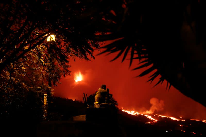 Cumbre Vieja volcano continues to erupt in Spain