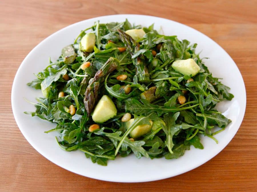 green salad with avocado and asparagus