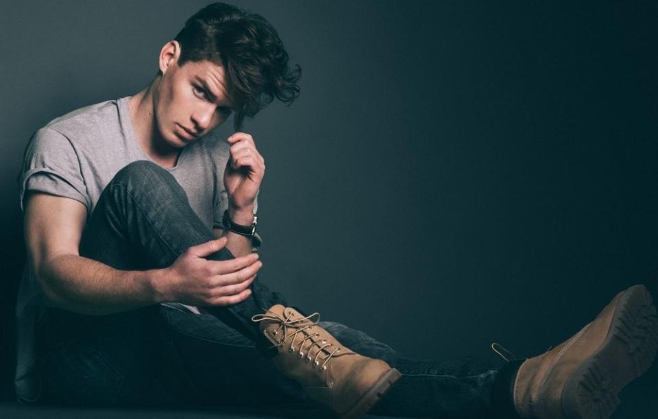 Tyler Clinton, nephew of Bill and Hillary Clinton, is now a legit male model. The 18 year-old is now signed to big-time agency IMG.