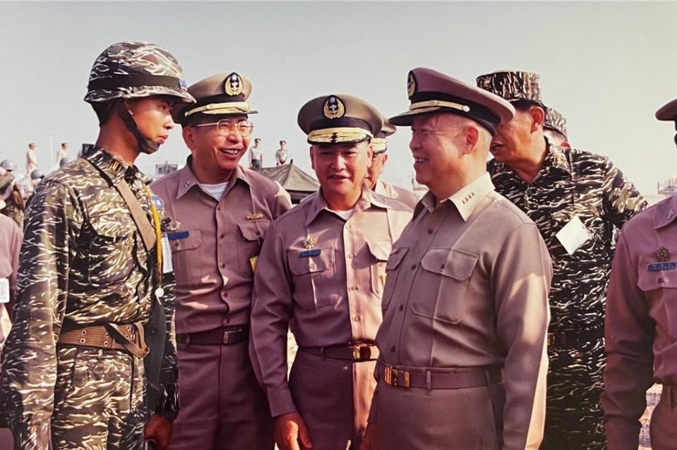 前參謀總長劉和謙上將視導部隊。軍聞社提供