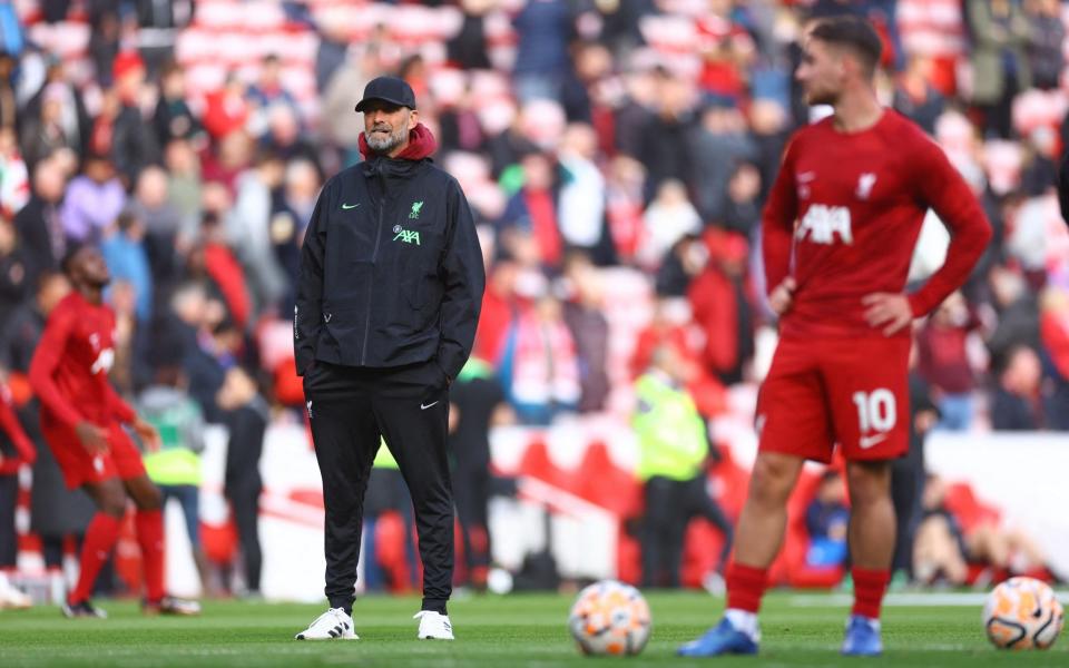 Liverpool manager Juergen Klopp looks on during the warm up before the match