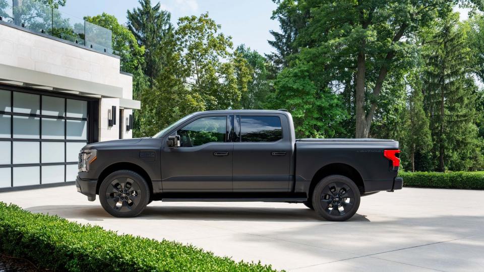 2024 ford f150 lightning platinum black