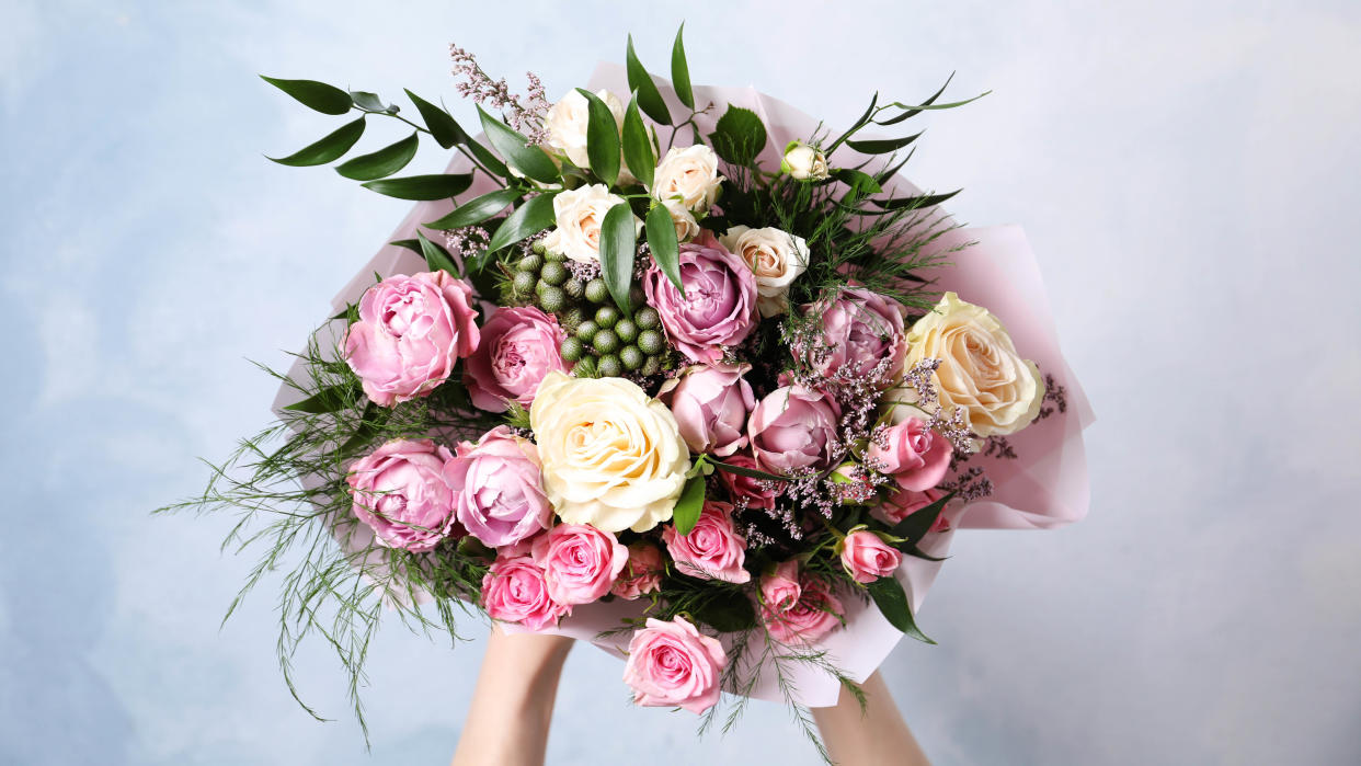  Flower bouquet of white and pink flowers. 