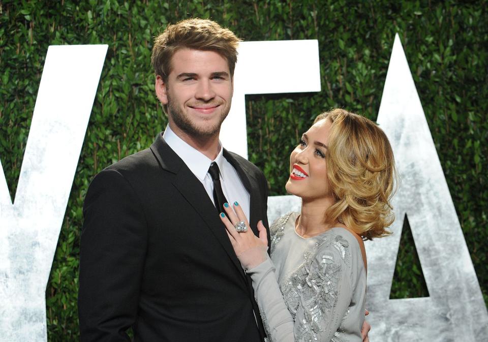 4) Miley (literally) leans on Liam...