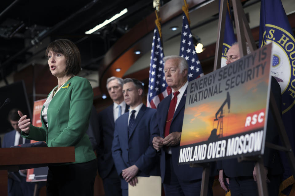 Cathy McMorris Rodgers and other lawmakers at a press conference.