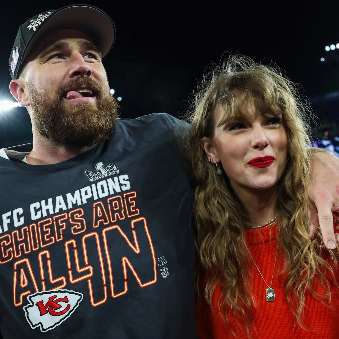  Ravis Kelce #87 of the Kansas City Chiefs (L) celebrates with Taylor Swift after defeating the Baltimore Ravens in the AFC Championship Game at M&T Bank Stadium on January 28, 2024 in Baltimore, Maryland. 