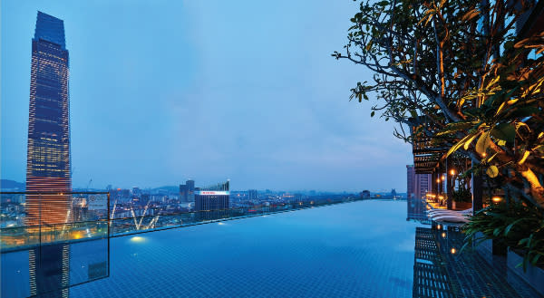 kl condo, kuala lumpur condo, infinity pool, sky pool, infinity swimming pool, infinity pool malaysia, what is infinity pool, infinity pool condo