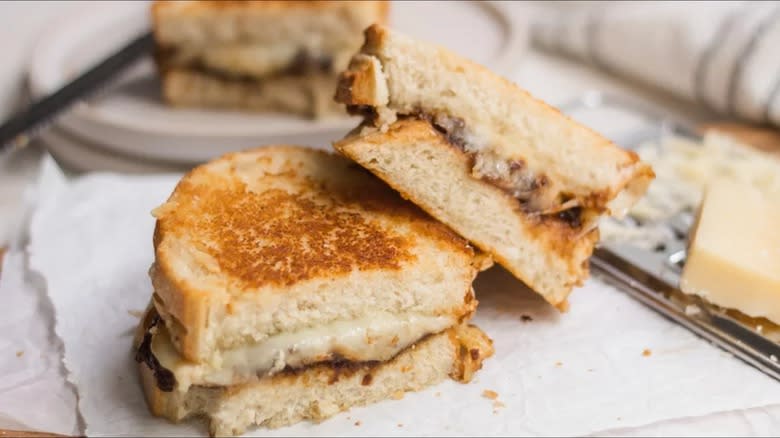 fig grilled cheese