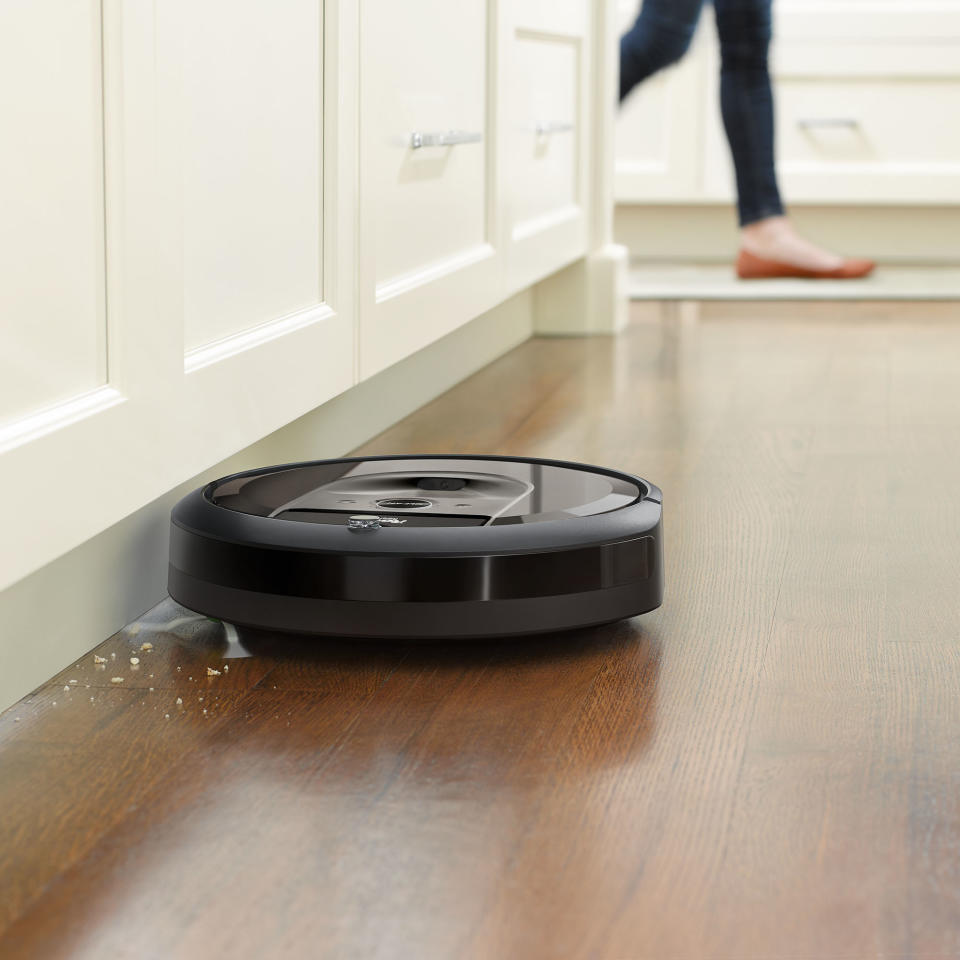 Save $260 on the Robot Roomba i7 (and make your life easier). (Photo: Amazon)