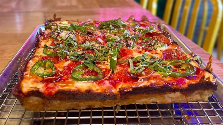 Detroit square pizza tray
