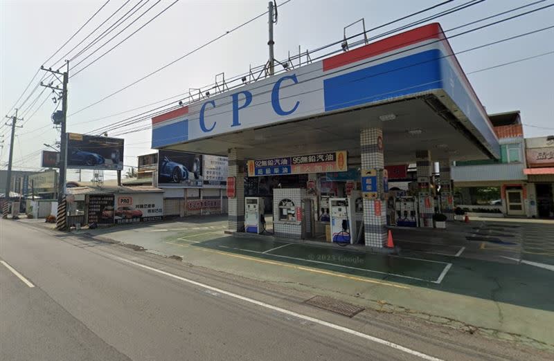 高雄阿蓮一間加油站，因人員失誤標錯汽油價格。（圖／翻攝自Google Map）