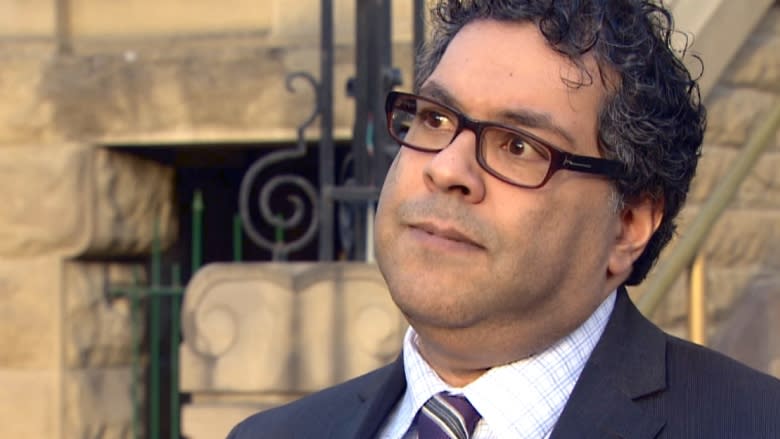 Nenshi defends Rick Hanson as ex-police chief investigated