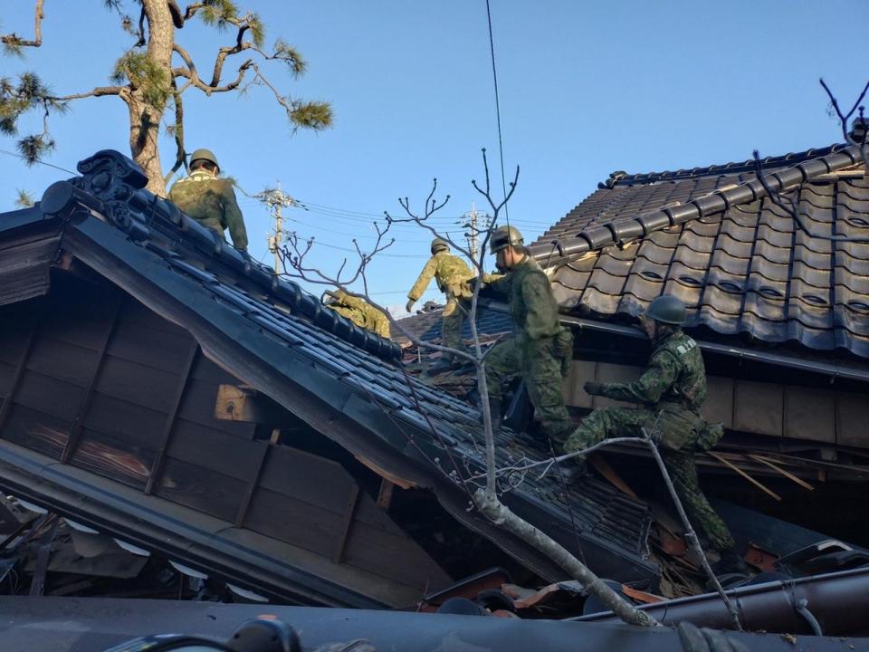 日本石川縣遭遇規模7.6強震，重災區輪島市的救災工作還在進行。（翻攝自陸上自衛隊中部方面隊X@JGSDF_MA_pr）