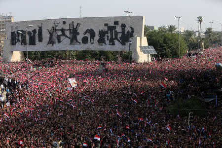 Supporters of Iraqi Shi'ite cleric Moqtada al-Sadr gather during a protest against corruption at Tahrir Square in Baghdad, Iraq March 24, 2017. REUTERS/Alaa Al-Marjani