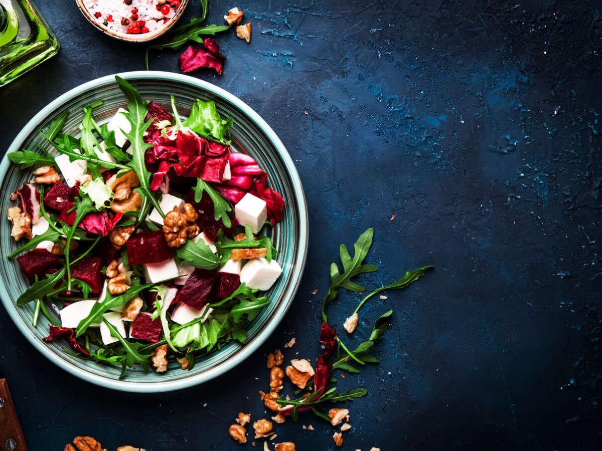 Voici la salade idéale si vous souffrez de ballonnements selon une ...