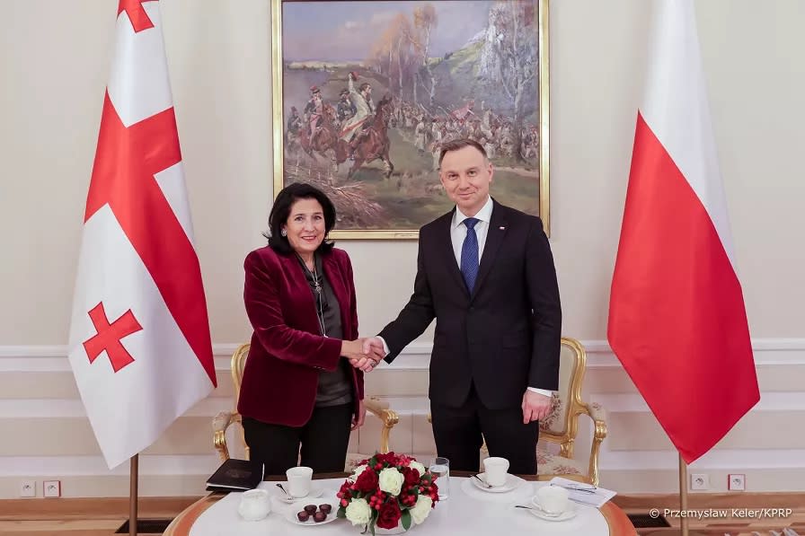 波蘭總統杜達 （Andrzej Duda）訪問喬治亞，會面該國總統薩洛梅·祖拉比什維利（Salome Zourabichvili）。   圖：翻攝自波蘭總統官網