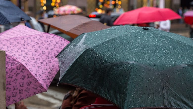 Nearly 1,200 crashes reported in Toronto area as wintry weather blasts region