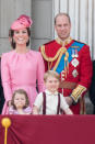 <p><span>Nachdem die Briten schon einzeln so gut ankamen, darf ein Gruppenbild von Kate, William, Charlotte und George natürlich nicht fehlen. Gerade die beiden Kids öffnen wirklich jedes Herz. (Foto: ddp)</span> </p>