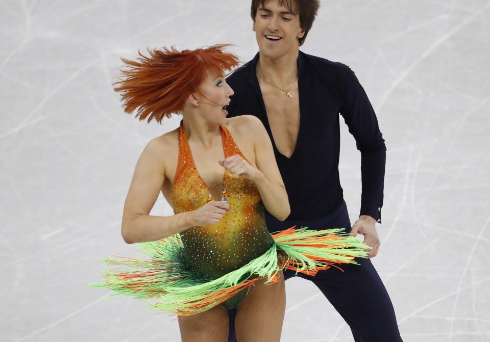 <p>Tiffani Zagorski and Jonathan Gurreiro, Olympic athletes from Russia, perform. REUTERS/Damir Sagolj </p>