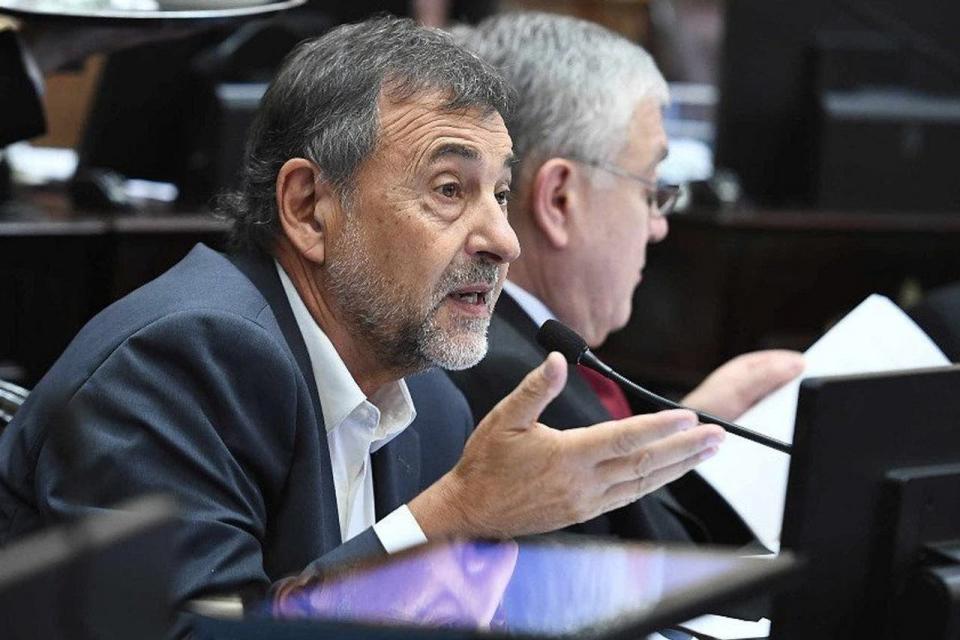 El senador Carlos Caserio es quien nominó a los dos cordobeses para Transporte