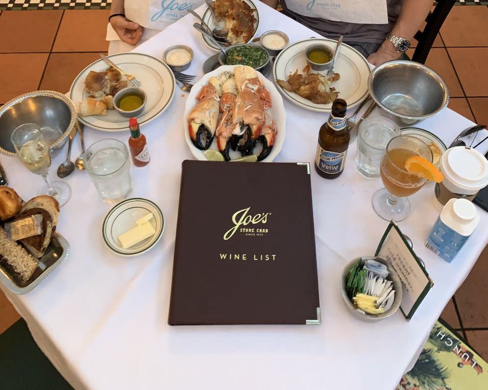 joe's stone crab interior