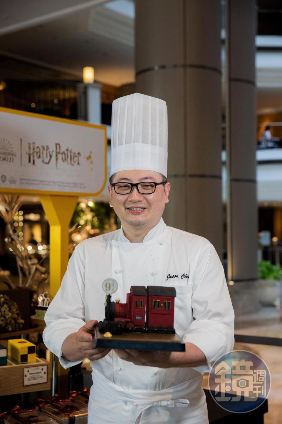 台北君悅點心房主廚陳建佑以「回到霍格華茲」為靈感主軸，精心推敲電影中的魔法元素，讓每個蛋糕都像是栩栩如生的電影場景。